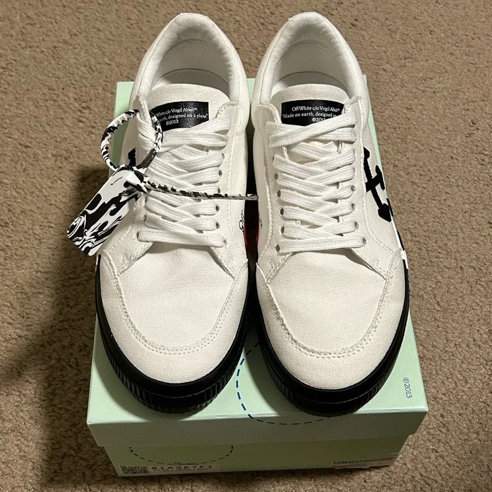 Men’s Off-White Vulcanized Low Sneaker - Picture 2 of 8